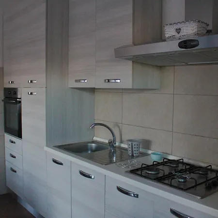 Sofia - Bright And Spacious Flat In Nettuno, Steps From The Center, Beaches, And Train Station Apartment Nettuno