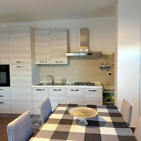 Sofia - Bright And Spacious Flat In Nettuno, Steps From The Center, Beaches, And Train Station *