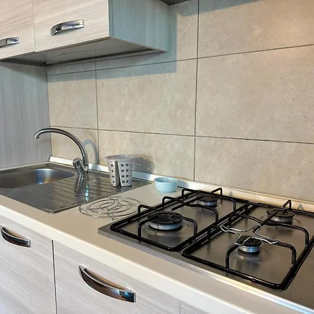 Sofia - Bright And Spacious Flat In Nettuno, Steps From The Center, Beaches, And Train Station