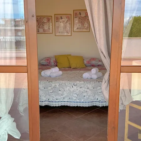 Sofia - Bright And Spacious Flat In Nettuno, Steps From The Center, Beaches, And Train Station
