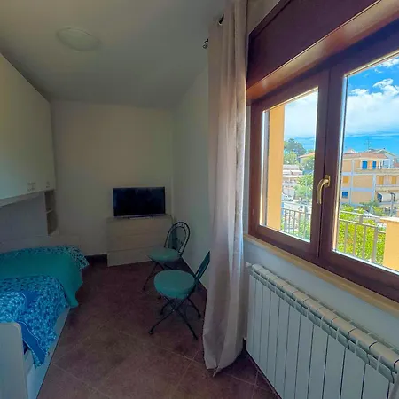 Sofia - Bright And Spacious Flat In Nettuno, Steps From The Center, Beaches, And Train Station Apartment *